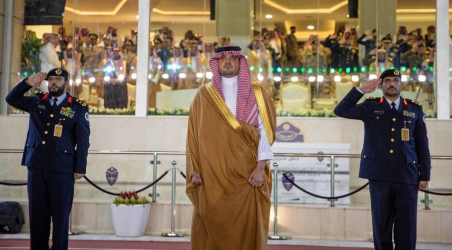 الأمير عبدالعزيز بن سعود يرعى حفل تخريج الدورة 65 من طلبة بكالوريوس العلوم الأمنية والدورة التأهيلية 53 للضباط الجامعيين وطلبة البرنامج الأكاديمي الأمني للابتعاث الخارجي