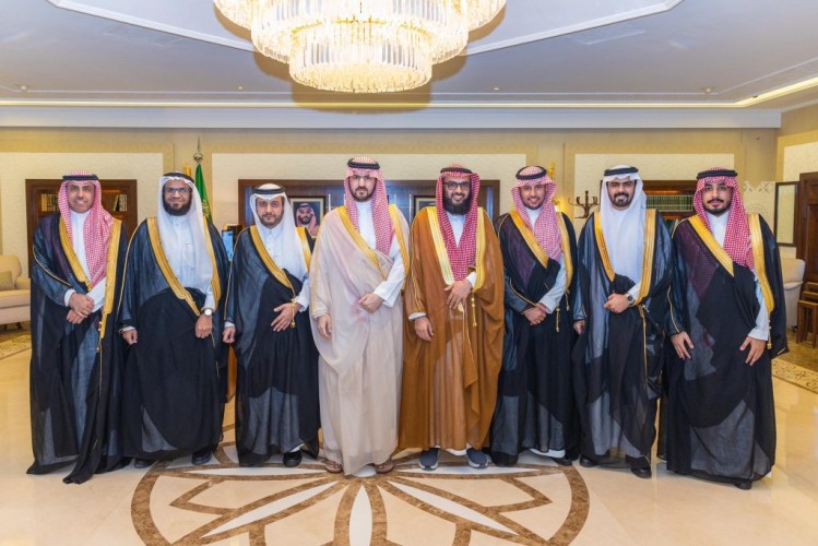 نائب أمير الشرقية يستقبل أعضاء مجلس إدارة جمعية تنمية الموارد المالية