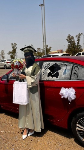 الأستاذه نوال جابر تحتفل بتخرج ابنتها