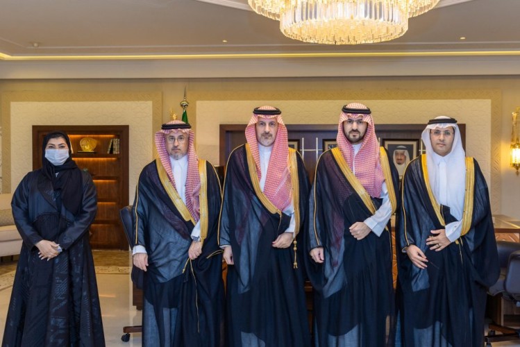 نائب أمير الشرقية يستقبل أعضاء مجلس إدارة جمعية تأثيث