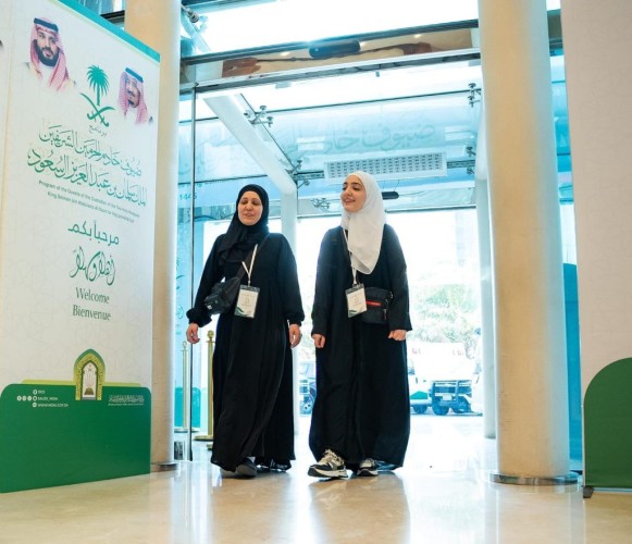 وصول “ذوي التوائم” الذين تم فصلهم في المملكة ضمن ضيوف برنامج خادم الحرمين الشريفين للحج إلى مكة المكرمة