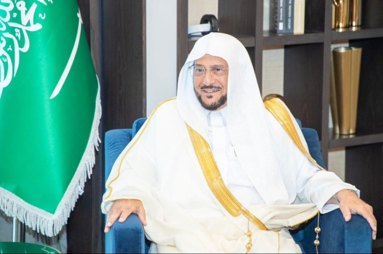 وزير الشؤون الإسلامية عن مسيئي استخدام النعمة: “يكسرون قلوب المتعففين الشرفاء بلا حياء ولا خوف من الخالق”