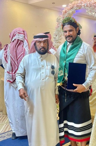 الشاعر علي محمد حلوش في سطور