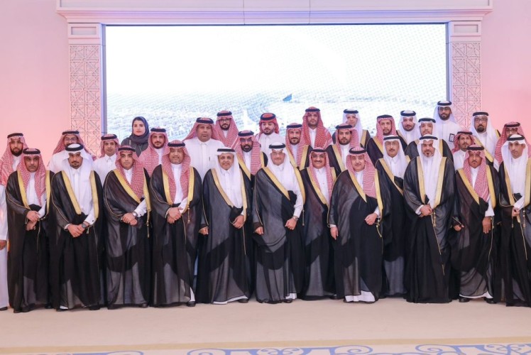 سمو الأمير سعود بن طلال يرعى توقيع عقد مشروع النقل العام للحافلات في محافظة الأحساء