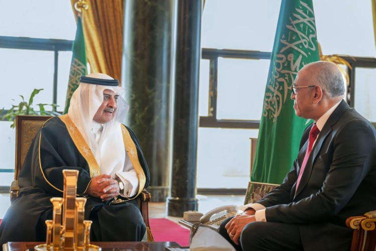 أمير منطقة تبوك يستقبل القنصل المصري