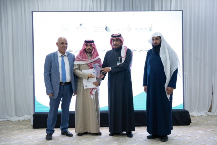 تخريج 30 متدرب ومتدربة في مهارات التعامل مع الشباب