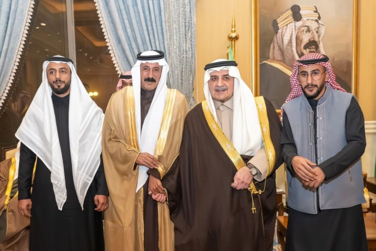 أمير منطقة تبوك يستقبل المواطن عبداللطيف العطوي الذي تنازل عن قاتل ابنه لوجه الله تعالى