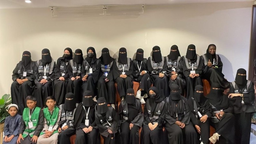 بشعار ” أهلًا بالعالم ” .. فريق همام التطوعي بمكة يحتفل  بمناسبة استضافة المملكة لكأس العالم