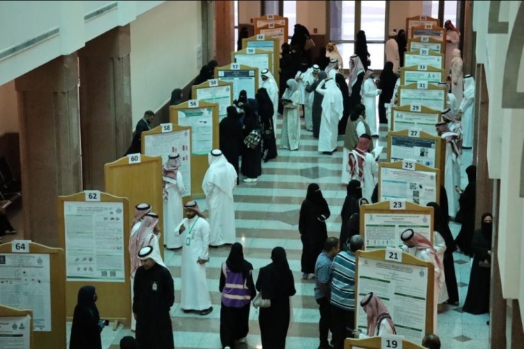 برعاية رئيس جامعة الملك عبدالعزيز .. كلية العلوم تنظم يوم الملصق العلمي الثاني