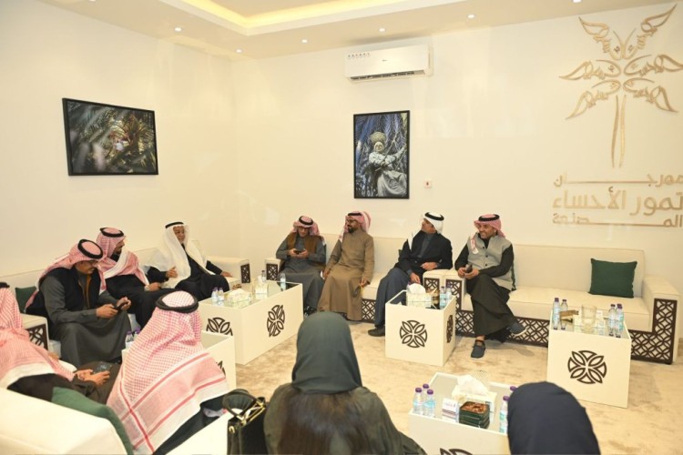 أعضاء مجلس الإعلام الرياضي بضيافة مهرجان التمور بالاحساء