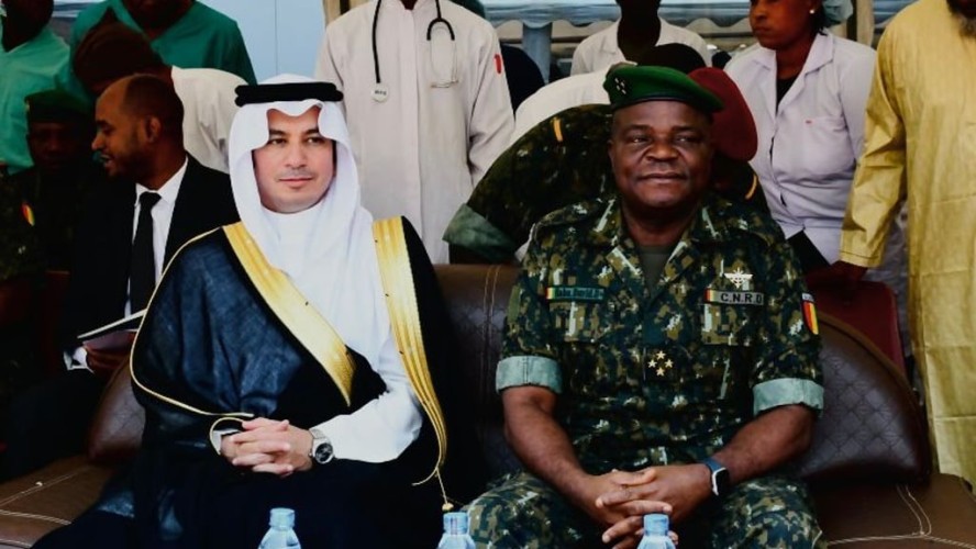 شاهد.. سفير المملكة بجمهورية غينيا «الدكتور فهاد بن عيد الرشيدي» يشهد فعاليات تدشين القافلة الطبية السعودية لخدمة شعب غينيا