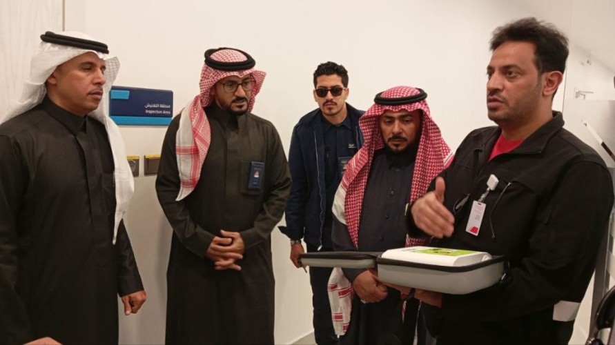 “مدير عام فرع هيئة الهلال الأحمر بالحدود الشمالية يزور منفذ جديدة عرعر لبحث تعزيز ثقافة السلامة الإسعافية”