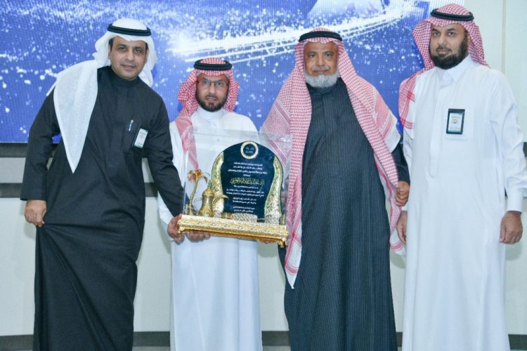 تعليم الخرج يكرم الدكتور العتيبي مدير التعليم السابق