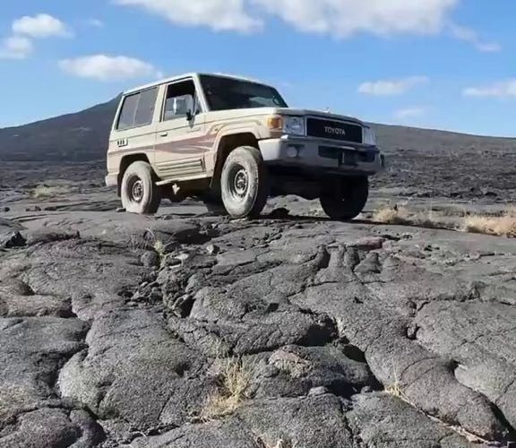 بالفيديو.. المسند يكشف عن أهمية جبل الأبيض  وصخوره البيضاء الفريدة