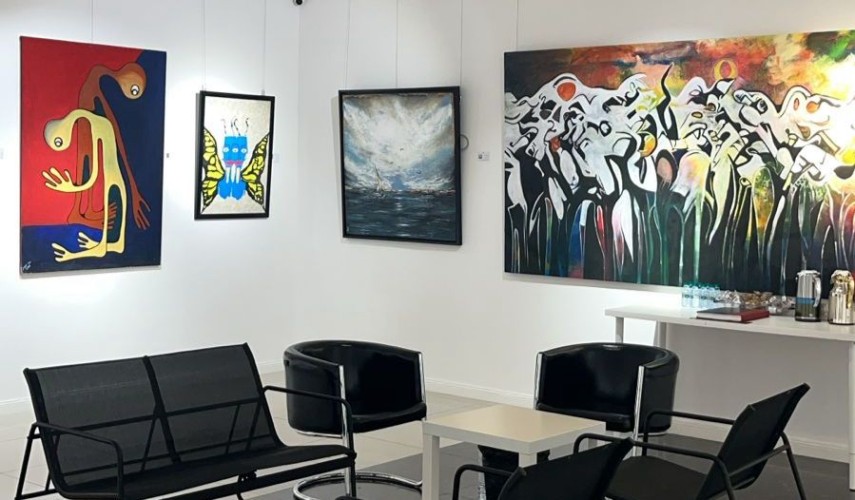 صالة تكعيب للفنون التشكيلية تحتضن المعرض التشكيلي الجماعي بمشاركة 26 رسام