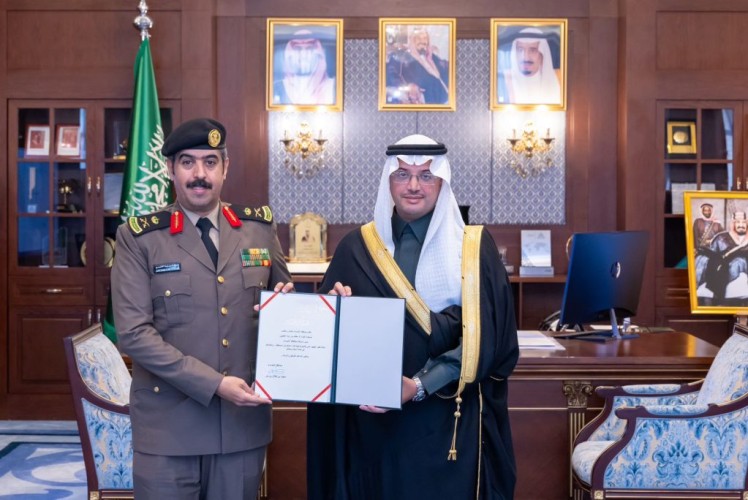سمو محافظ الأحساء يكرّم مدير شرطة المحافظة بمناسبة نقله