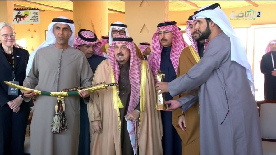 أمير منطقة الرياض يتوج الفائزين في مهرجان خادم الحرمين الشريفين للهجن في نسخته الثانية