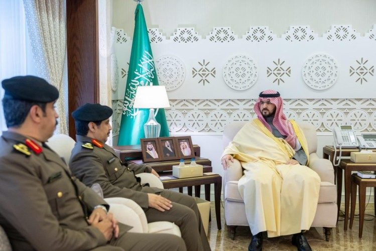 سمو نائب أمير الشرقية يستقبل مدير شرطة المنطقة ونائبه