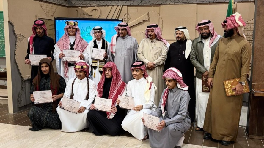 مدير عام التعليم بالطائف يشارك الطلبة احتفالهم بمتحف مدارس دار التوحيد