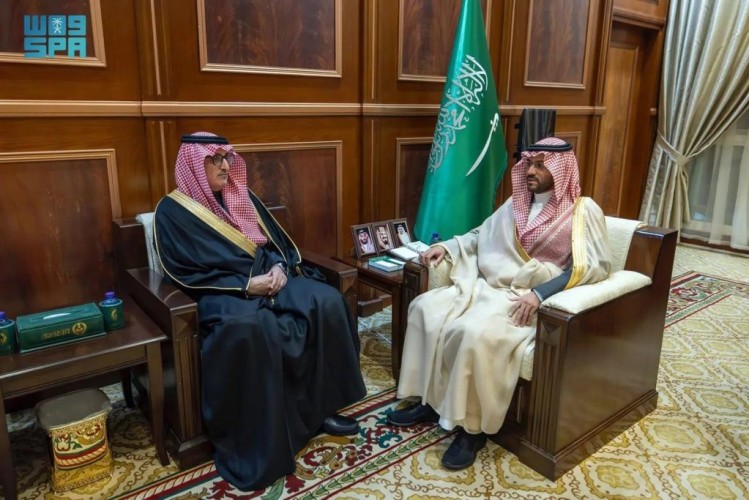 نائب أمير حائل يستقبل رئيس جمعية القريّة ويطلع على خططها المستقبلية في مجال التراث