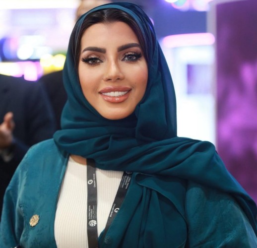 الإعلامية أريج جلال تهنئ القيادة الرشيدة بمناسبة عيد الفطر المبارك