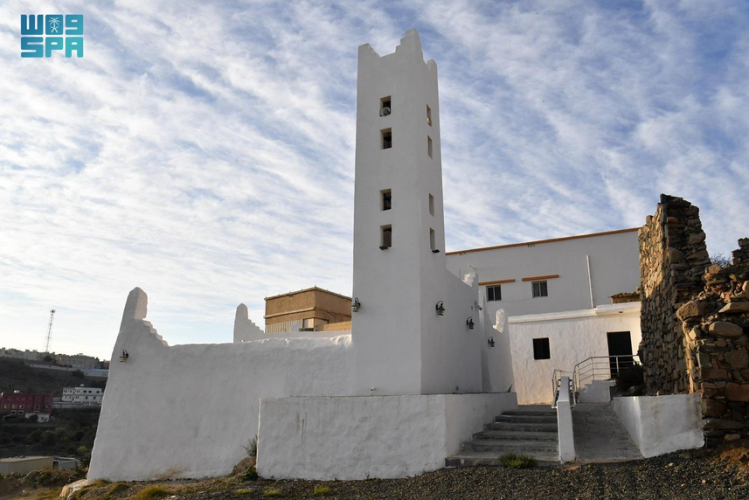 مسجد الحصن الأسفل يعود للحياة.. مشروع الأمير محمد بن سلمان يحافظ على إرثه التاريخي بعد 271 عامًا