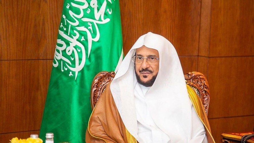 وزير الشؤون الإسلامية يوجه بإقامة صلاة العيد في المصليات والجوامع بالمملكة.. وتحديد وقت إقامة صلاة العيد