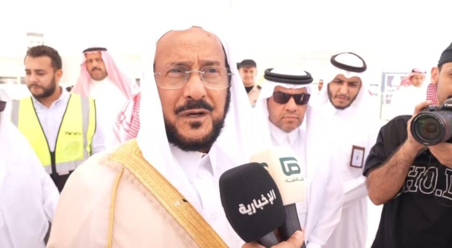 «تحفة فنية وسيخدم آلاف الحجاج».. بالفيديو.. وزير الشؤون الإسلامية يكشف مزايا مشروع المظلات الجديدة في مسجد نمرة بمشعر عرفات