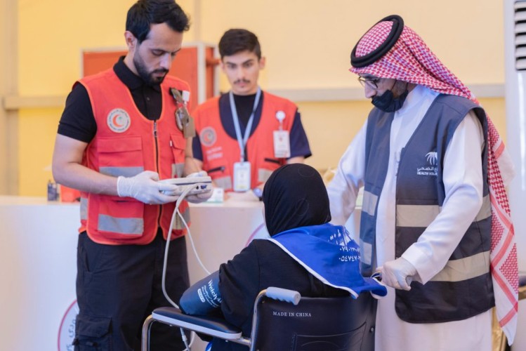 الهلال الأحمر بالحدود الشمالية يواصل تقديم خدماته لحجاج العراق عبر منفذ جديدة عرعر