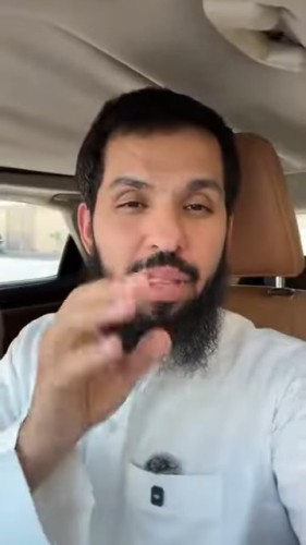 بعد تصريح مثير للجدل.. بالفيديو: مواطن يعتذر لعمال البناء ويشيد بجمال المسجد