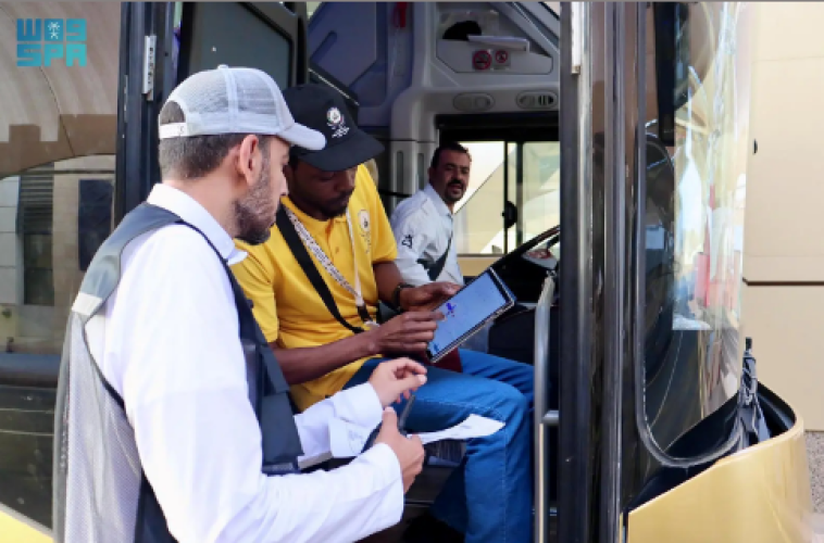 «بأحدث التقنيات الذكية».. مركز إرشاد الحافلات بمكة يوجه أكثر من 1200 مرشد لخدمة ضيوف الرحمن