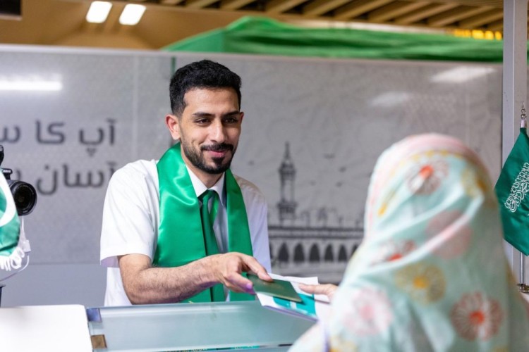 انطلاق أولى رحلات مبادرة «طريق مكة» من كراتشي إلى المدينة المنورة