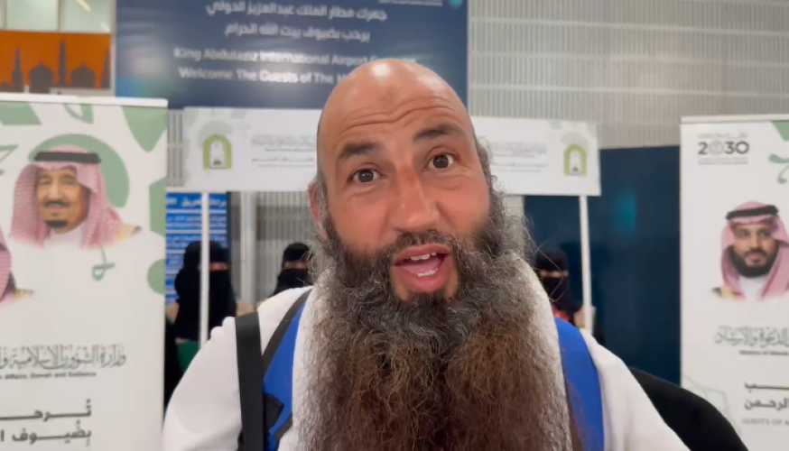 «أثلجتم صدورنا بهذه الخدمات المميزة».. بالفيديو: حاج جزائري يوجّه الشكر لقيادة المملكة وشعبها على حسن استقبال الحجاج