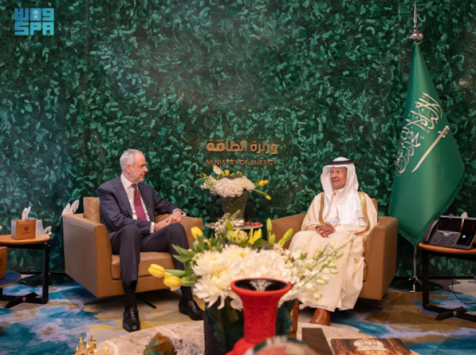 وزير الطاقة يبحث مع رئيس «COP30» التعاون المناخي ومبادرات «السعودية الخضراء»
