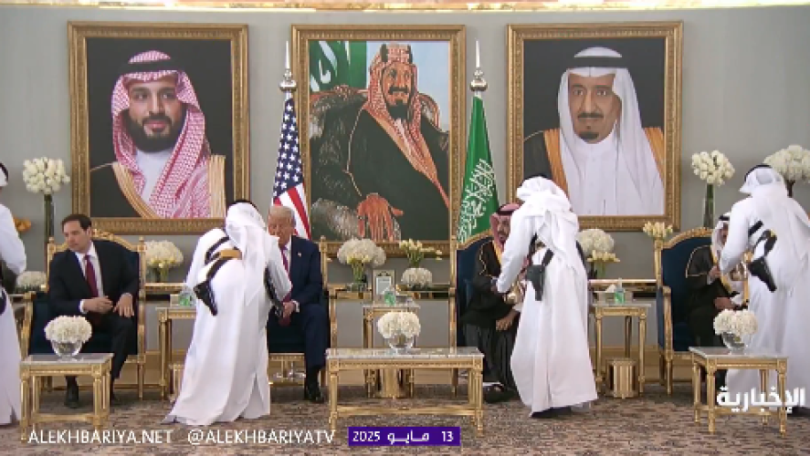 بالفيديو: بداية مراسم استقبال الرئيس الأميركي دونالد ترامب بالقهوة السعودية