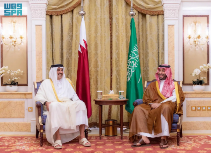 لاستعراض العلاقات الثنائية بين البلدين.. بالفيديو: ولي العهد الأمير محمد بن سلمان يلتقي أمير قطر في الرياض