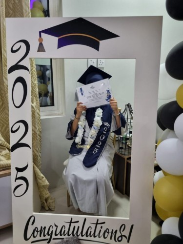 الإعلامية فتحية عبدالله تتلقى التهاني بمناسبة تخرج ” صوفيا “وانتقالها للمرحلة المتوسطة