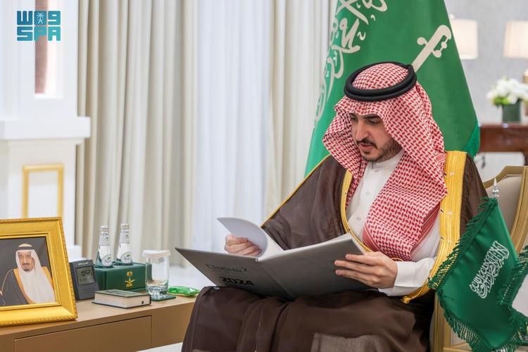 «أمير الجوف» يطّلع على إنجازات مطاري الجوف والقريات ويؤكد دعم تطوير النقل الجوي في المنطقة