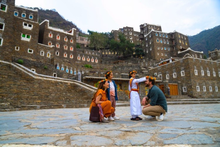 انطلاق رحلات جوية مباشرة من الكويت إلى عسير ضمن برنامج «لوّن صيفك 2025»