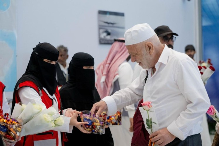 الهلال الأحمر يواصل تقديم الخدمات الإسعافية والإنسانية لضيوف الرحمن عبر منفذ جديدة عرعر