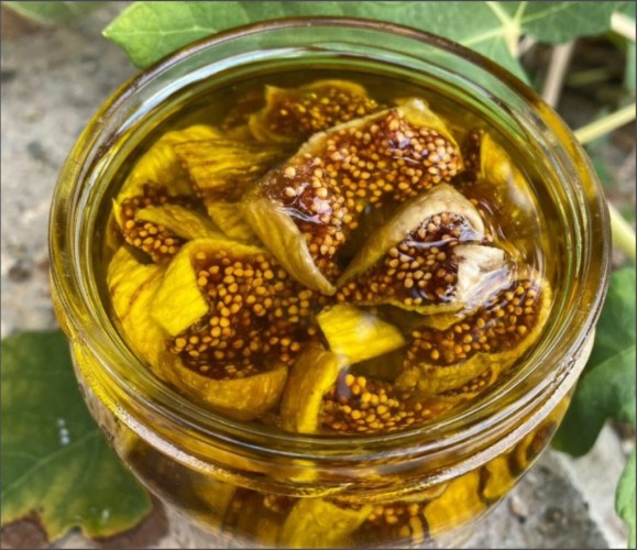 منقوع التين بزيت الزيتون.. وصفة تقليدية تعود بقوة لدعم الهضم وصحة القلب