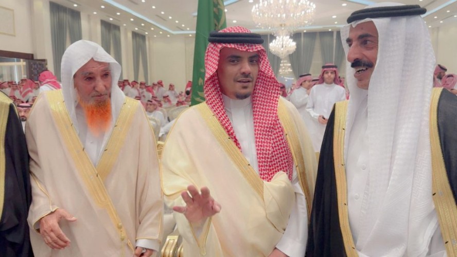 “بحضور الأمير مشعل بن متعب، آل سعود وشعراء النخبة.. عويض بن شويلع يحتفل بزفاف نجله الشاب مشعل، في ليلةٍ بهيجة بالمدينة المنورة”