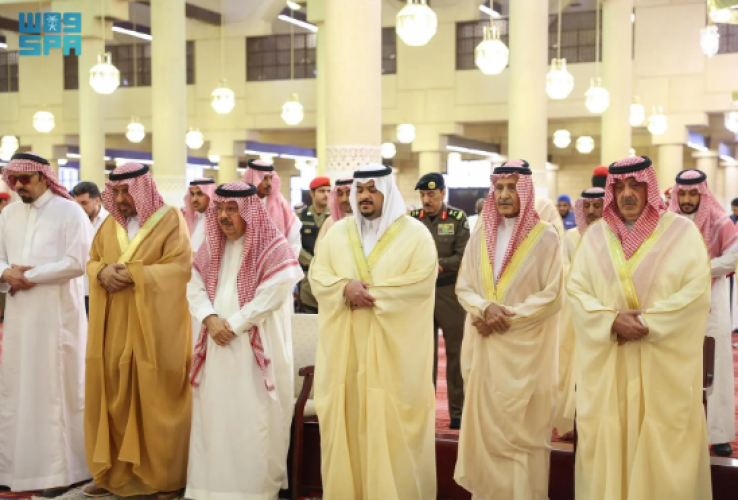 بحضور عدد من الأمراء والمسؤولين… «نائب أمير الرياض» يؤدي صلاة الميت على الأمير الوليد بن خالد بن طلال