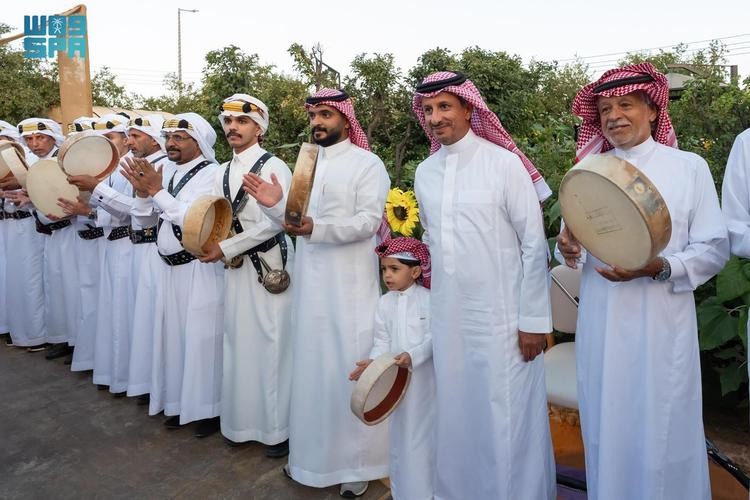 وزير السياحة يبدأ جولاته الميدانية من الطائف ضمن برنامج «صيف السعودية 2025» ويشيد بمكانتها كوجهة سياحية رائدة