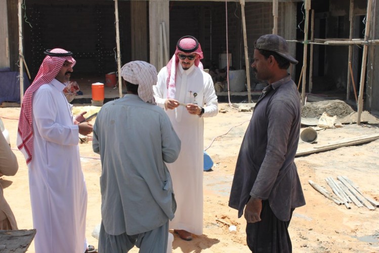 «مكتب العمل ببريدة» يطلق حملة ميدانية لرصد مخالفي قرار حظر العمل تحت أشعة الشمس