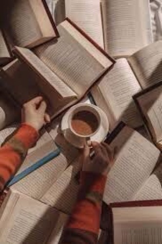 من الهواية إلى الحلم…”لينا نبيل ” كاتبة شابة تسير بثقة نحو الضوء