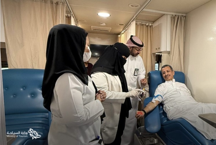 وزير السياحة يشارك في حملة ولي العهد للتبرع بالدم لتعزيز ثقافة العطاء والعمل الإنساني