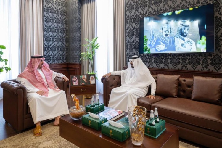 “أكبر جدارية وطنية” في الجوف.. نواف الدرعان يروي لحظة تلاقي الفن بالقيادة (حوار)