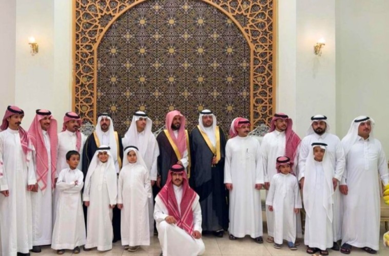 بحضور الأعيان والأهل والأصدقاء .. خليفة بن مهنا يحتفل بزفاف أبنائه عبدالكريم ويوسف في حائل