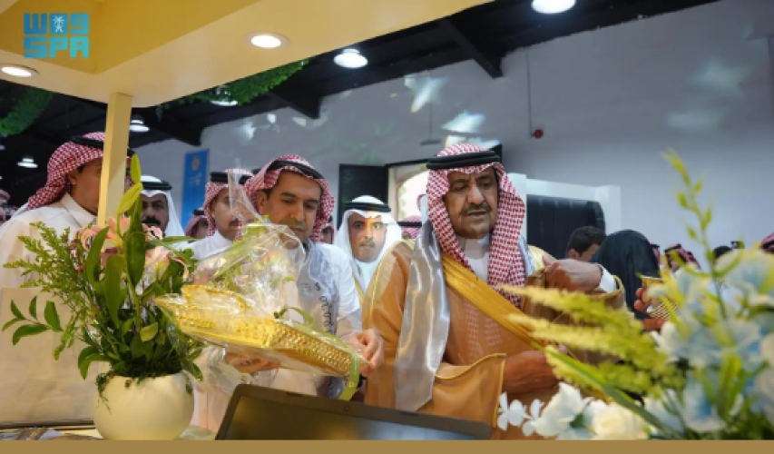 محافظ الحناكية يفتتح “مهرجان العنب الأول” بالنخيل لتعزيز الزراعة والسياحة بالمدينة المنورة